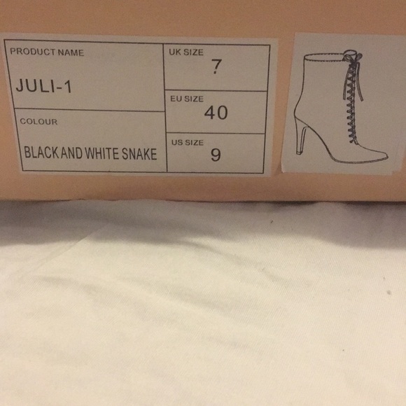 SIMMI SHOES - BLACK/WHITE SNAKE PRINT ANKLE BOOTS - Picture 2 of 3